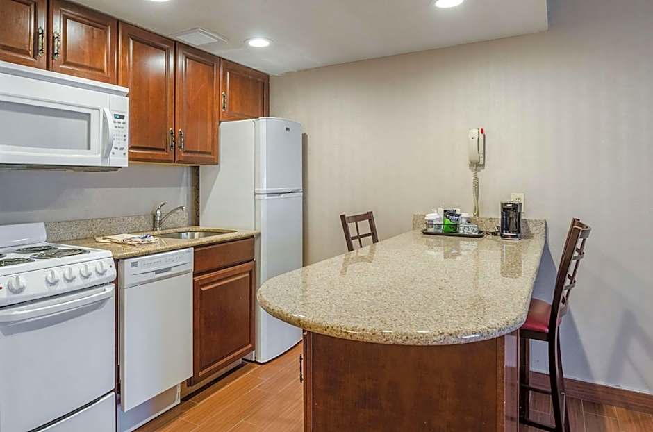 Comfort Inn & Suites West Springfield