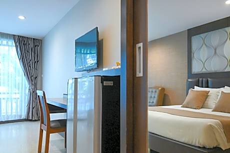 Deluxe Poolside Double Room