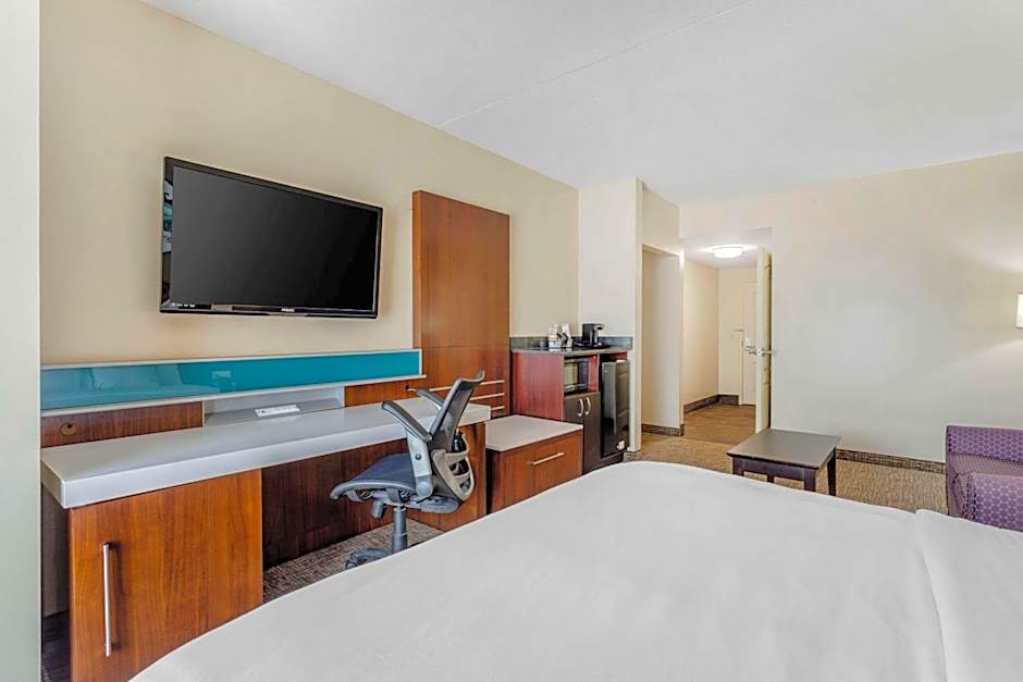 Comfort Suites East