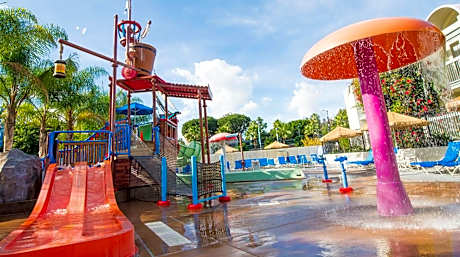 Howard Johnson by Wyndham Anaheim Hotel & Water Playground