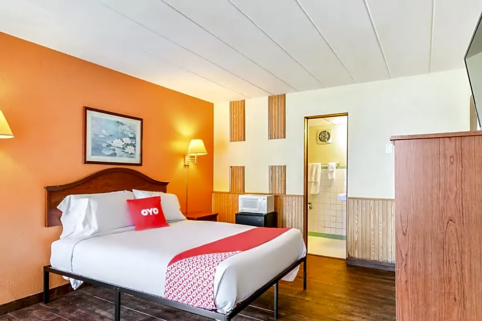 OYO Hotel Downtown Peoria I-74
