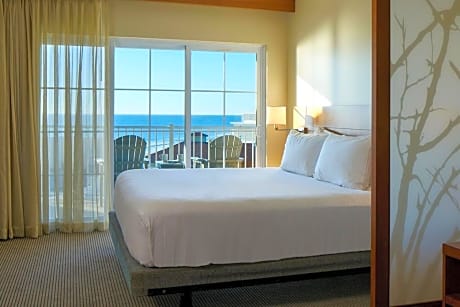 Queen Room with Two Queen Beds - Partial Ocean View