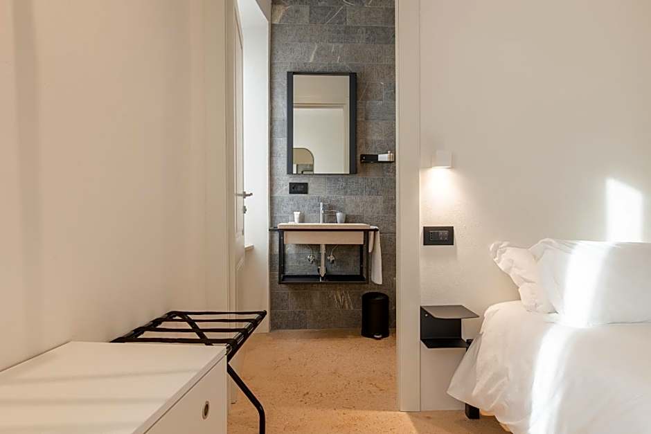 OGNISSANTI GuestHouse & Suites