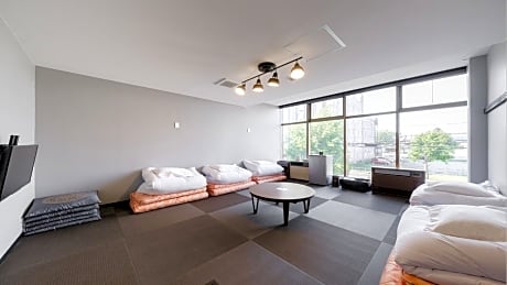 Japanese Style Room for 5 People with Shared Bathroom