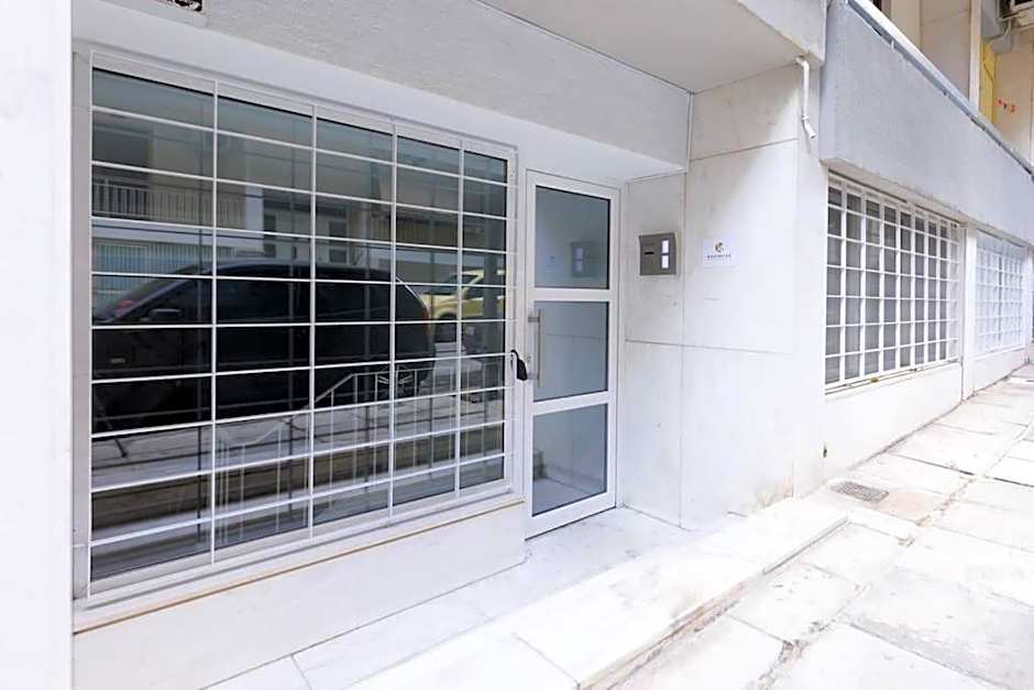 Snug studio apartment with shared garden IV