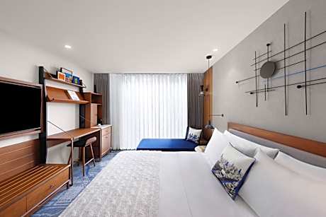 Deluxe King Room