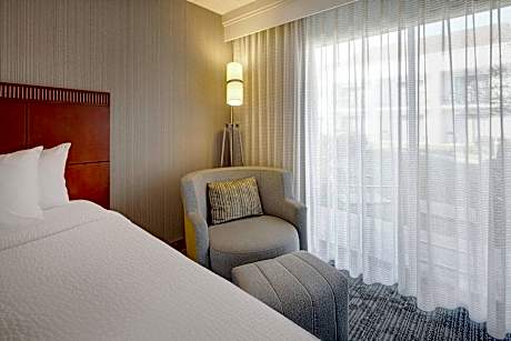 Room, 2 Queen Beds (Mobility/Hearing Accessible, Tub)