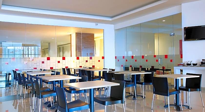 Amaris Hotel Season City