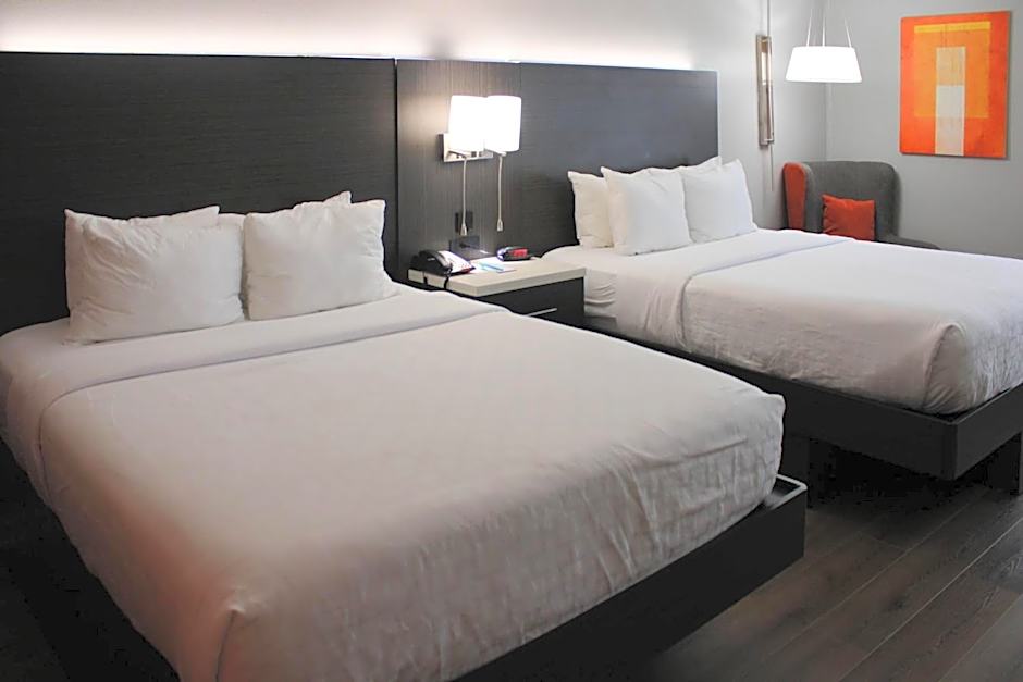 Clarion Pointe Marshall