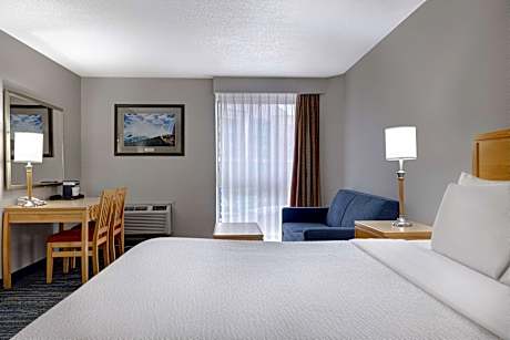 King Room with Roll-in Shower - Mobility Access/Non-Smoking