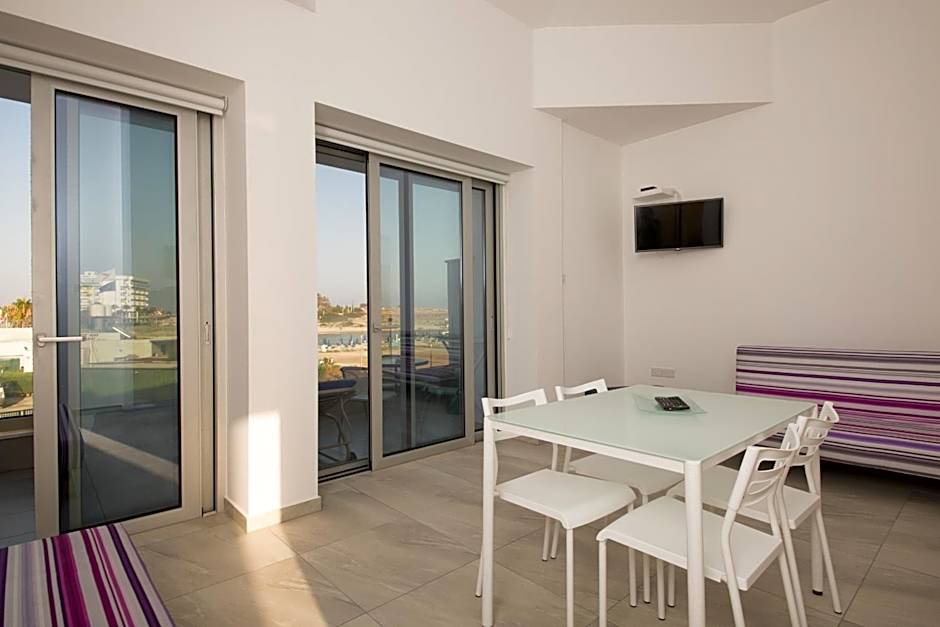 Christopher's Sandy Beach Suites