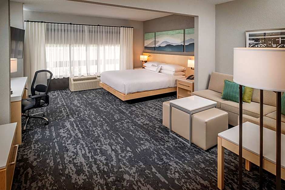 DELTA HOTELS BY MARRIOTT HUNTINGTON DOWNTOWN