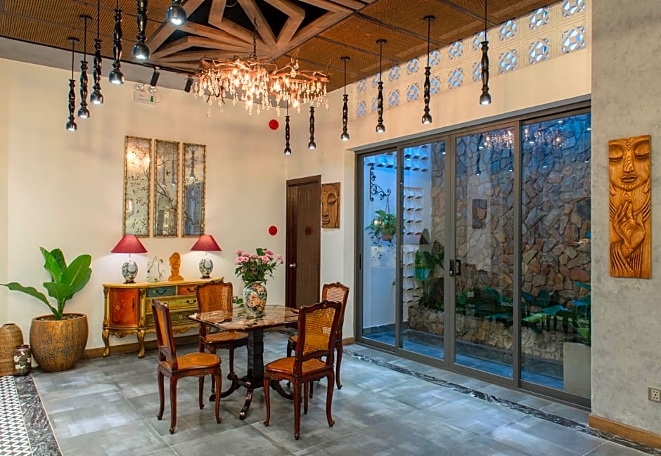 Aaron Boutique Hotel