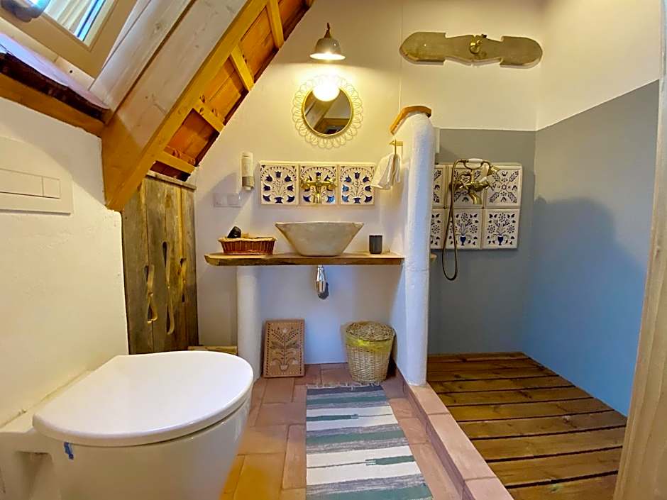 Viscri 32 - White Barn and Blue House