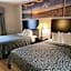 Days Inn & Suites by Wyndham Dallas