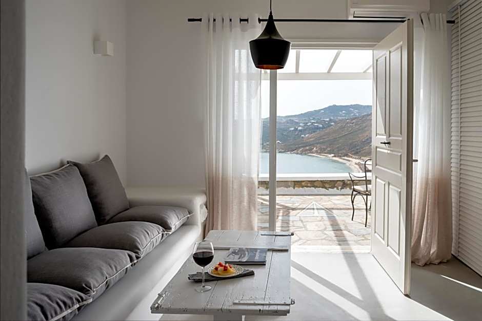 Cova Mykonos Suites