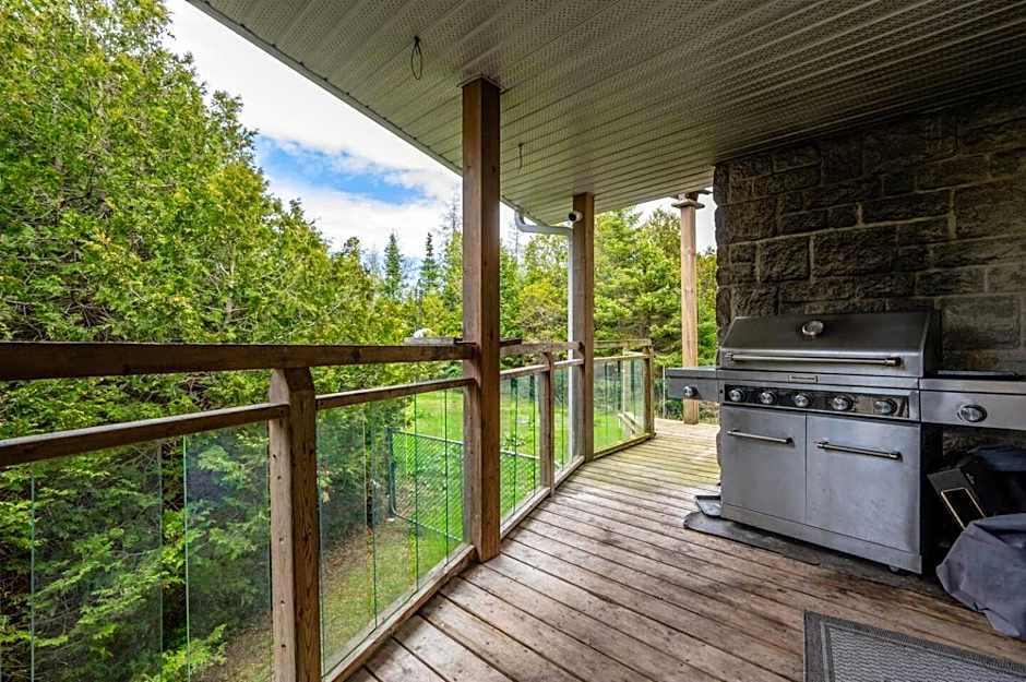 Stunning waterfront w spa dog run