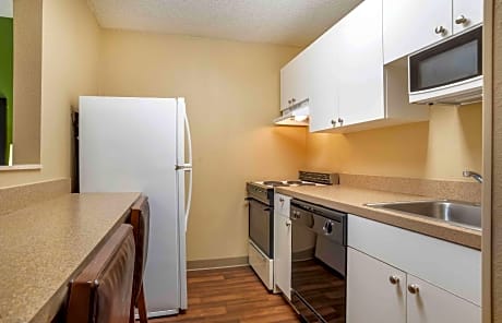 1 Bedroom Suite Queen Non-Smoking