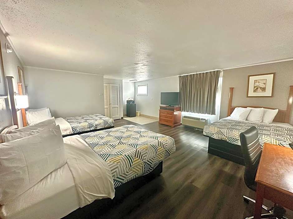 Red Carpet Inn - Stamford