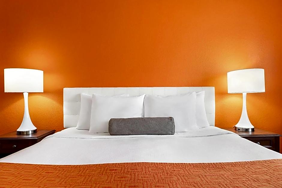 Howard Johnson Hotel & Suites by Wyndham Oacoma