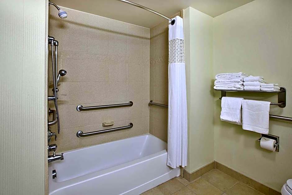 Hampton Inn By Hilton & Suites Plattsburgh