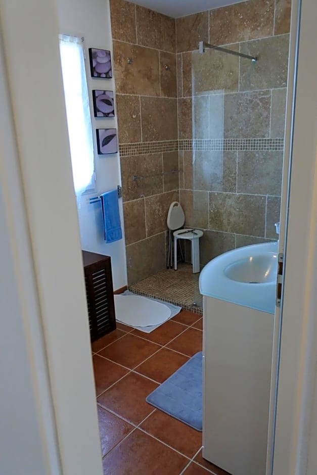 Patrimonio chambre avec commodités chez l’habitant