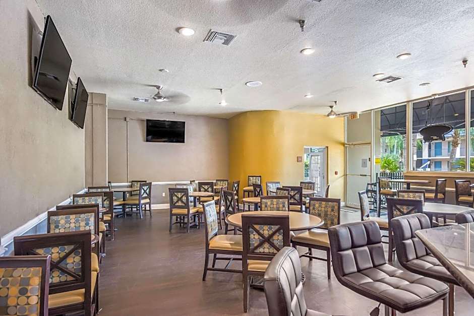 Clarion Inn & Suites Central Clearwater Beach