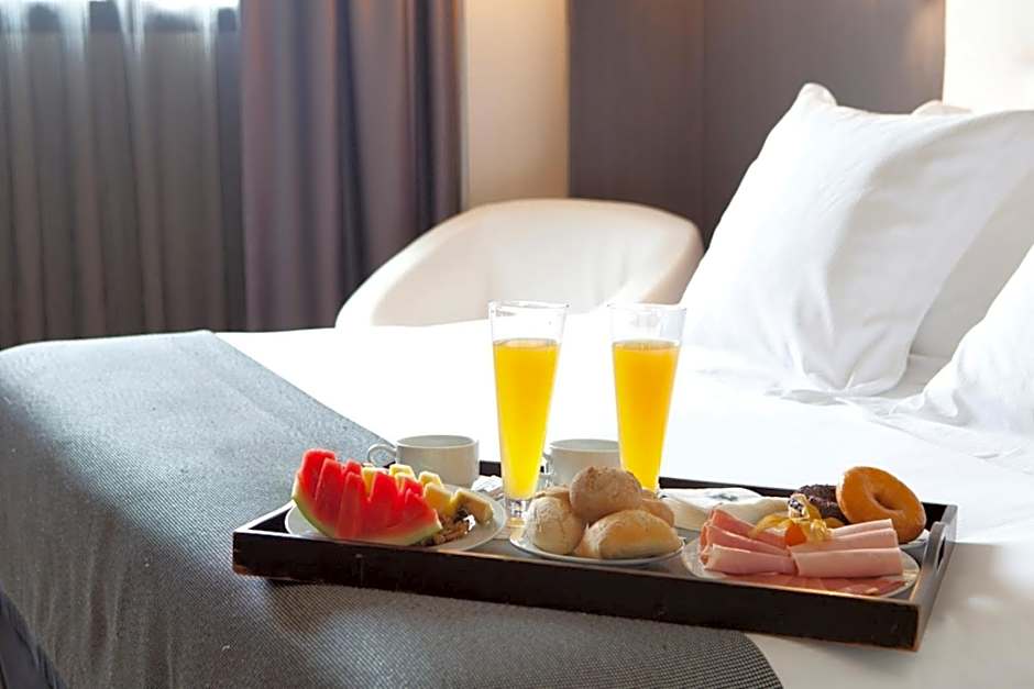 Hotel Maydrit Airport