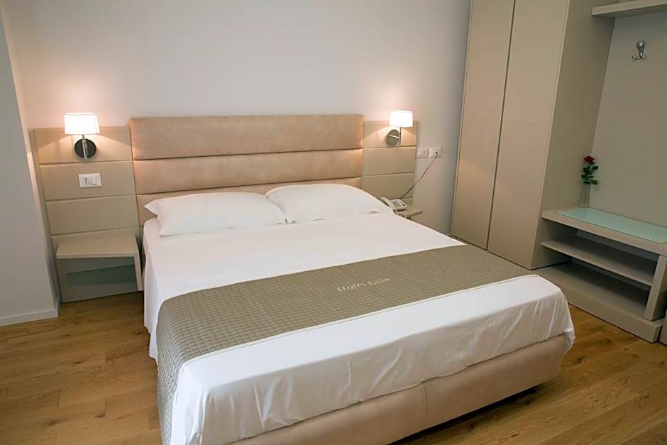 Photo 1 of 3 of Superior 1 King Bed