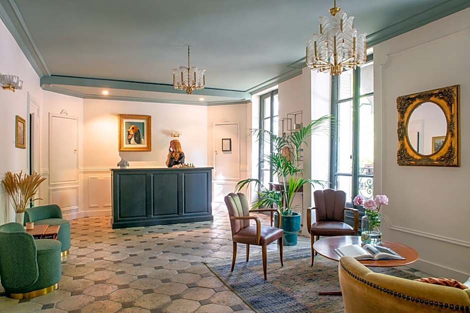 Hotel De La Porte Doree