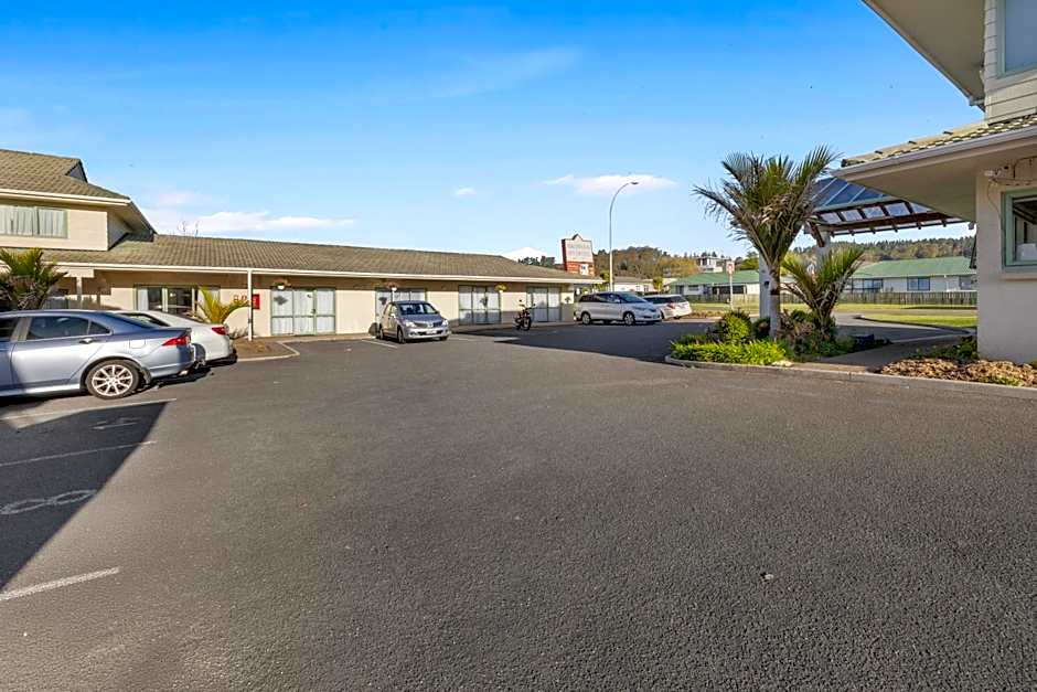 Birchwood Spa Motel