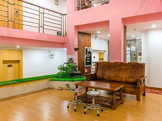 Yimi Hotel (Guangzhou East Lake subway station  Pearl River night tour Terminal)