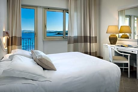 Double or Twin Room with Sea View