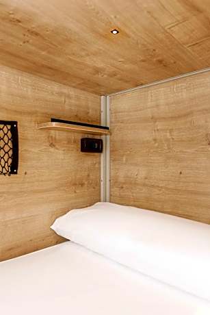 6-Bed Room with Private Bathroom