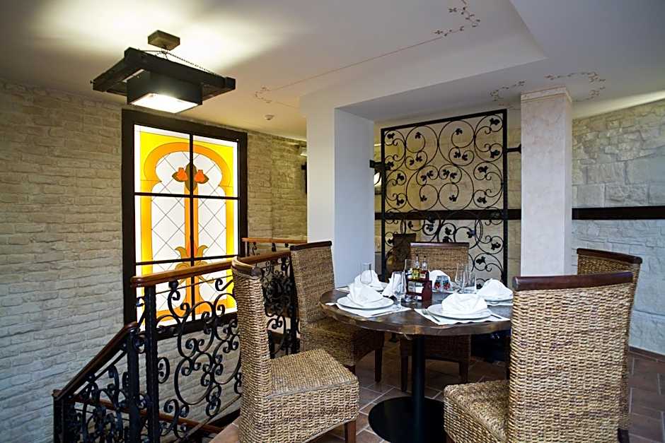 Семеен Хотел Опера