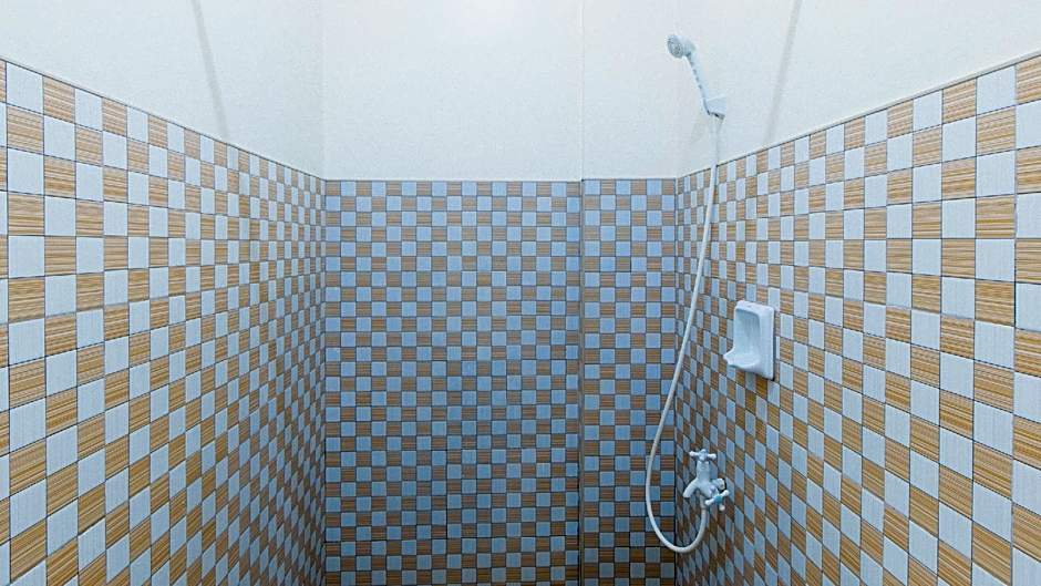 RedDoorz @ Golden Skye Hotel Guagua