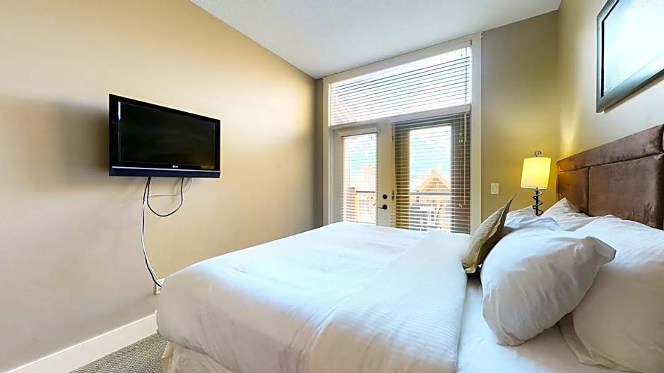 Spectacular Penthouse With Amazing Views, Indoor Pool and Hot tub