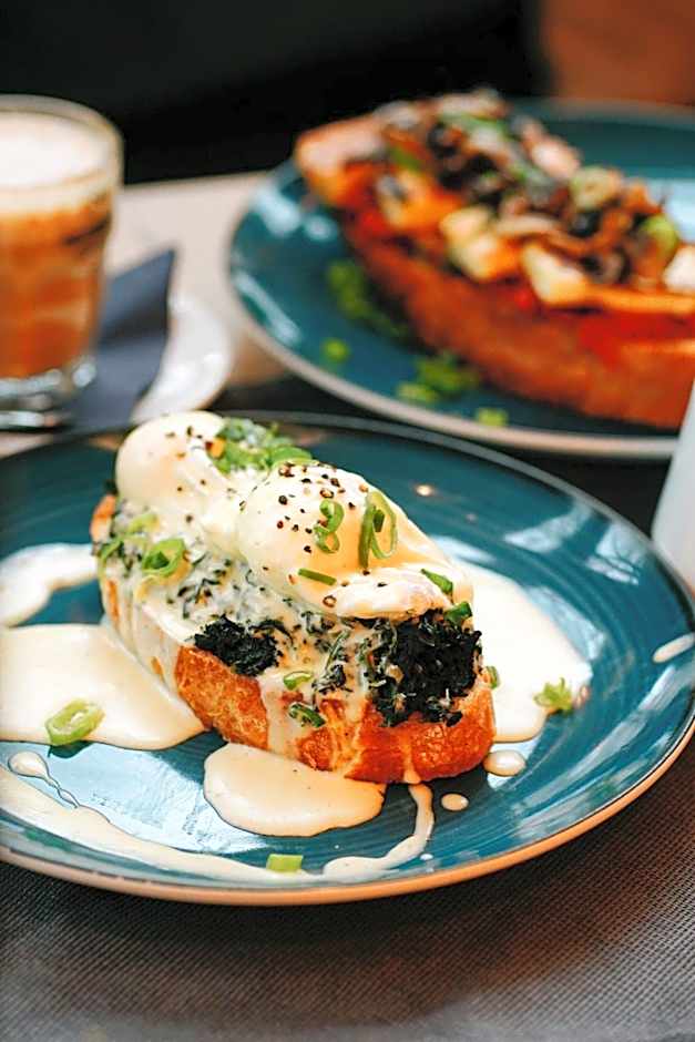 Oak Tree Old Town Apartments