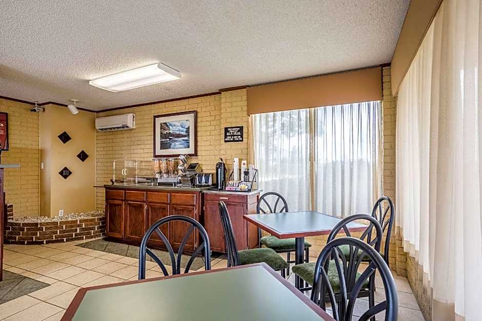 Days Inn by Wyndham Batesville AR