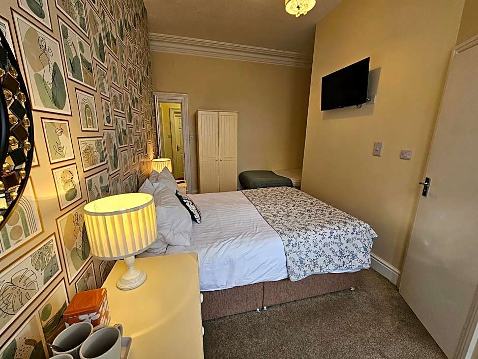 Rivelyn Hotel Bar & Restaurant