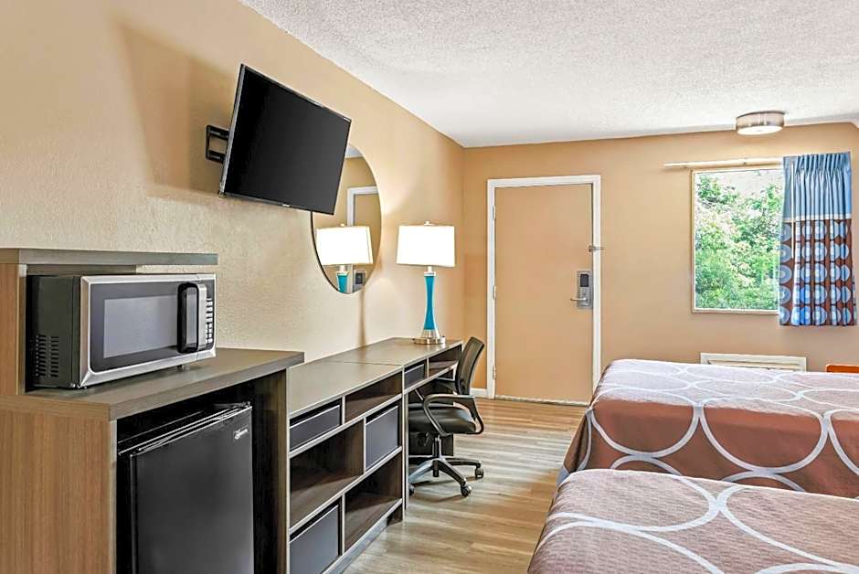 Super 8 by Wyndham Brownsburg