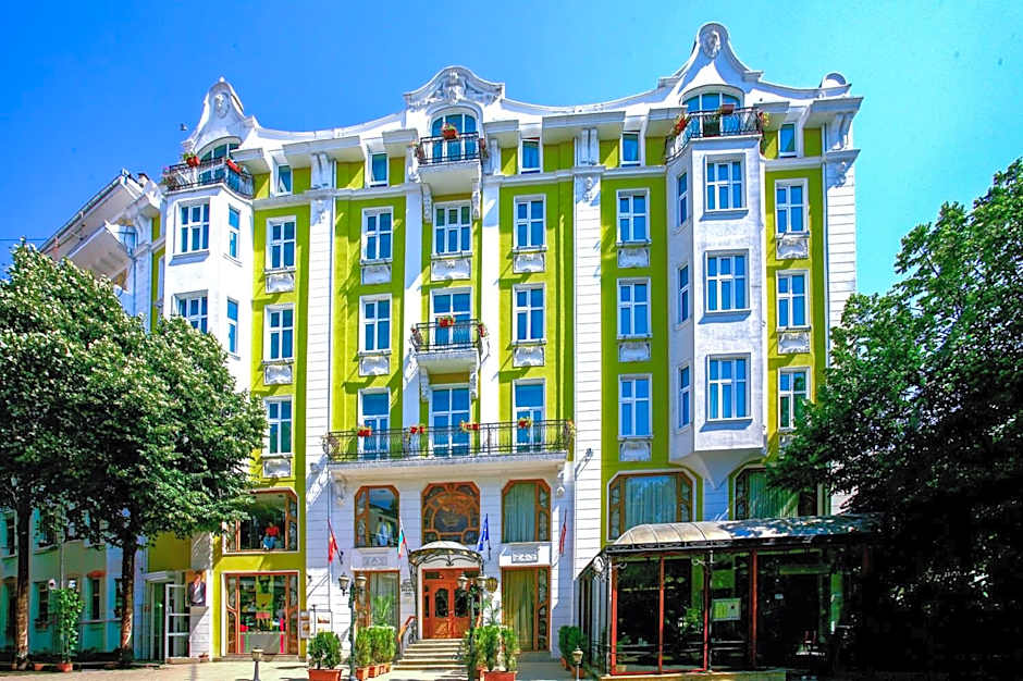 Grand Hotel London