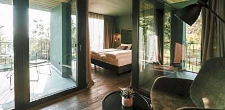 Suite with Sauna and Garden View