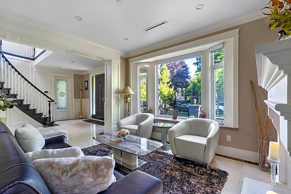 Luxurious Multi-Family Home in Vancouver West, 10 Mins Downtown