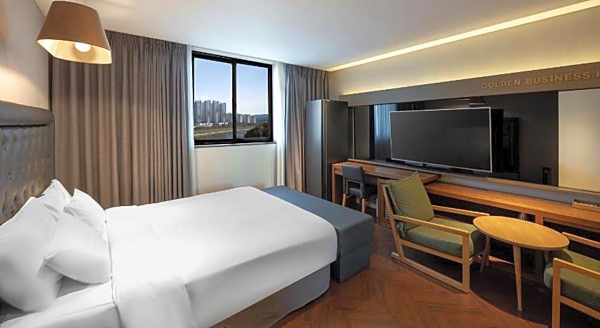 Golden Business Hotel