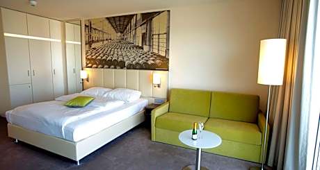 1 Queen Bed Family Room Harbor View Air-Conditioned Sofabed Work Desk Wi-Fi