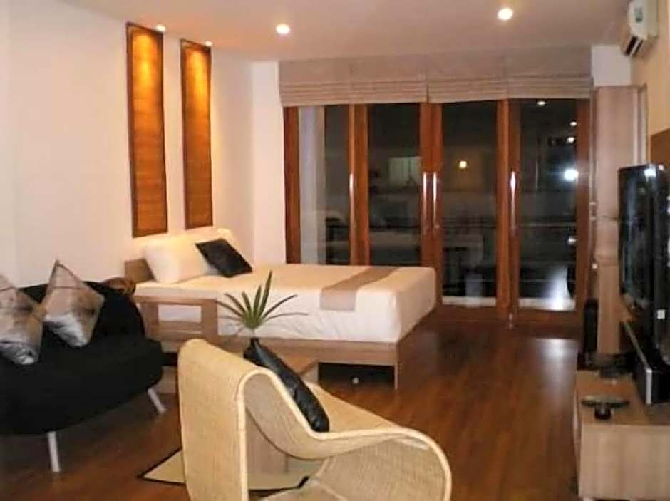 5ive Beach House Hotel