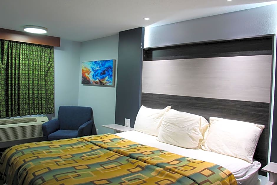 Douglas Inn & Suites Cleveland