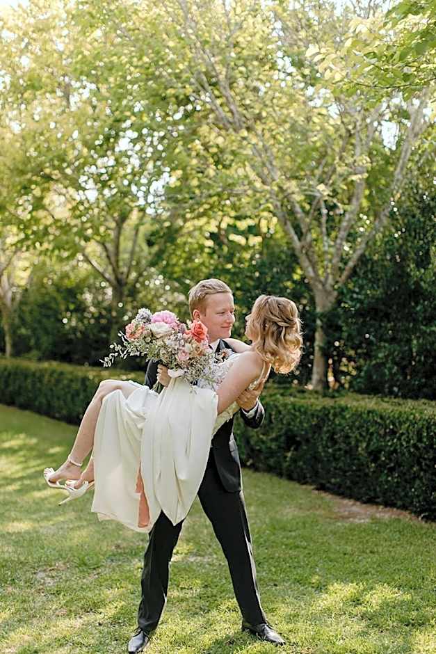 Chanticleer Gardens Barn cottage with a Pool