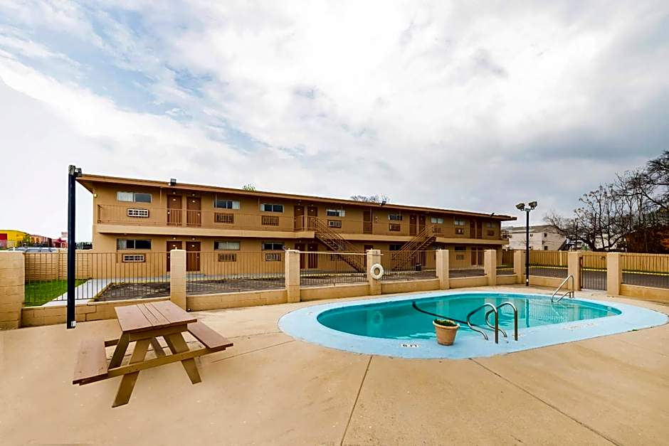 OYO Hotel San Antonio Lackland AFB/Seaworld Hwy 90 W